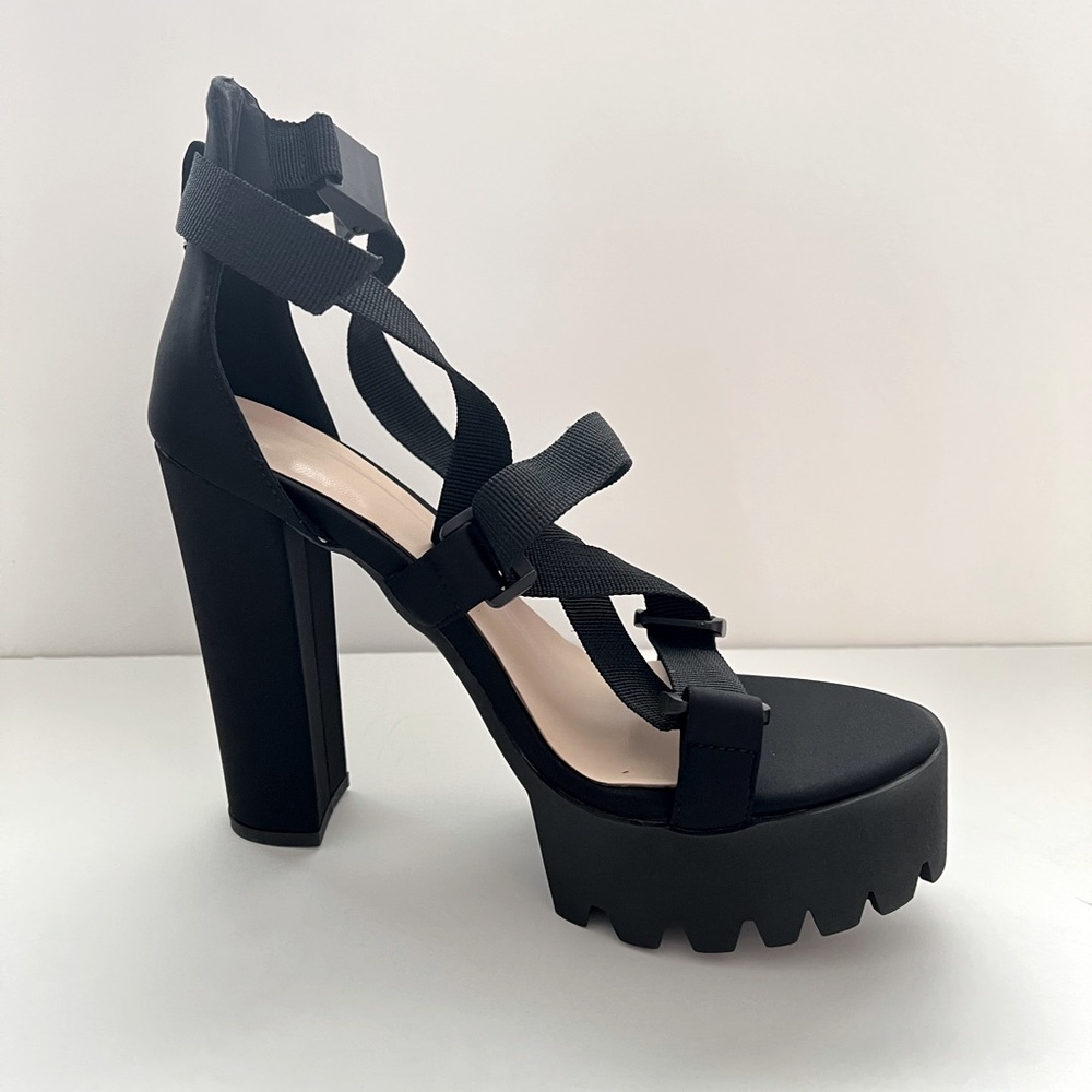Black open toe strappy platform heel